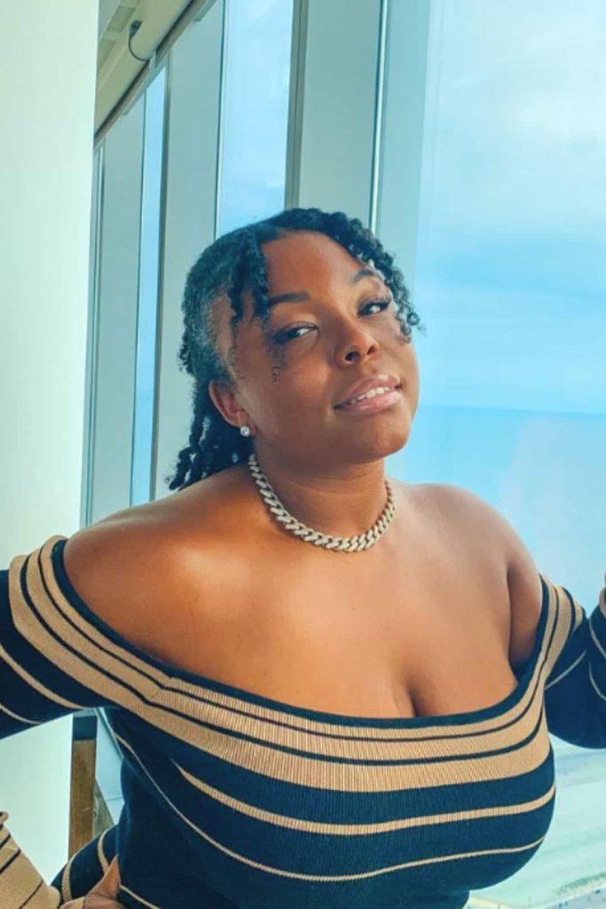 Cinneah E plus size black influencer 