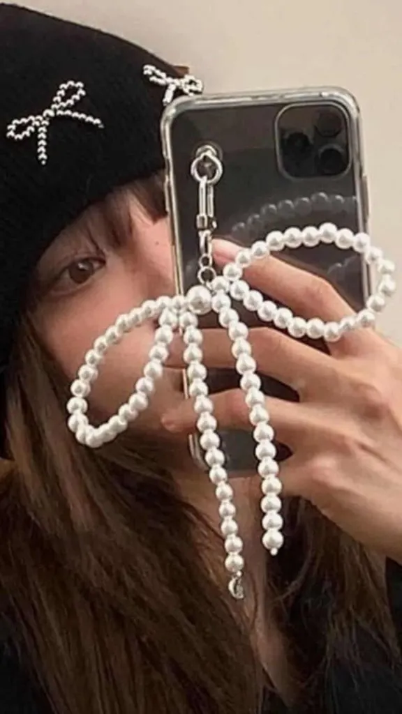 pearl bow charm