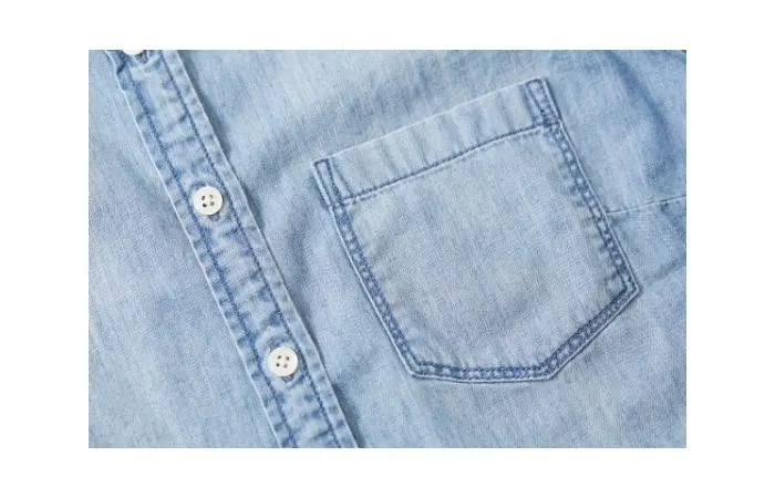 How to wear a denim shirt as a plus-size lady