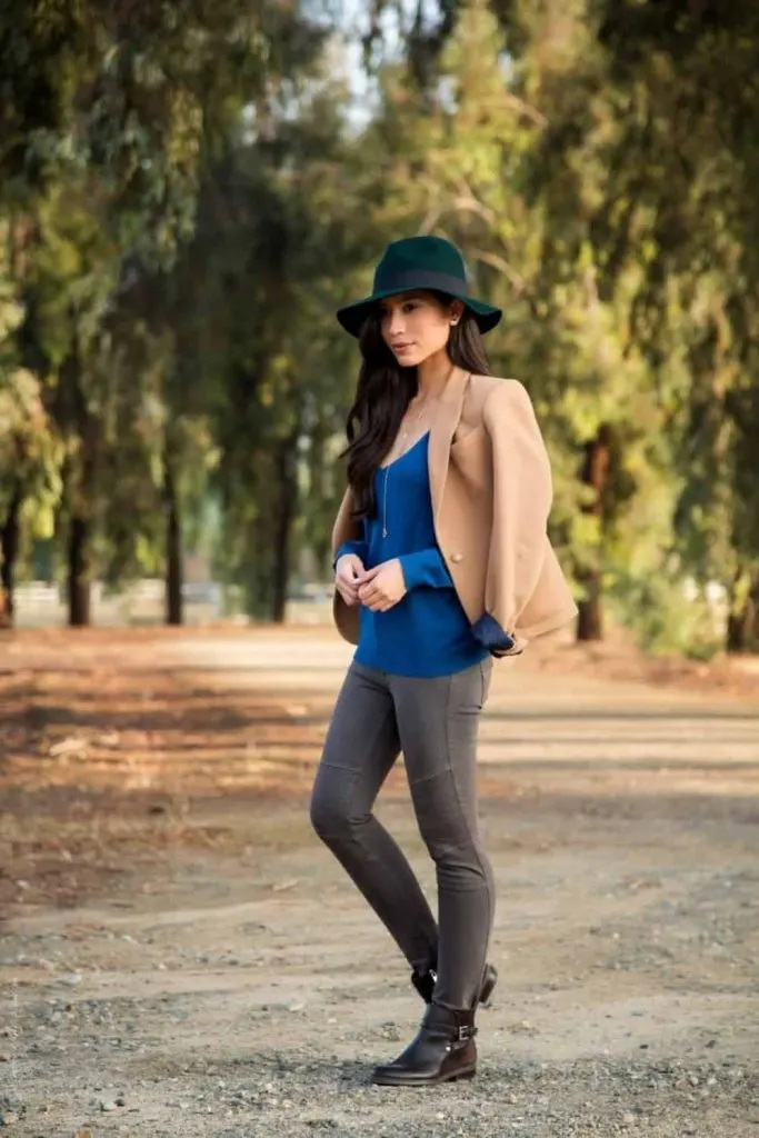 RETRO STYLE WITH FEDORA HAT