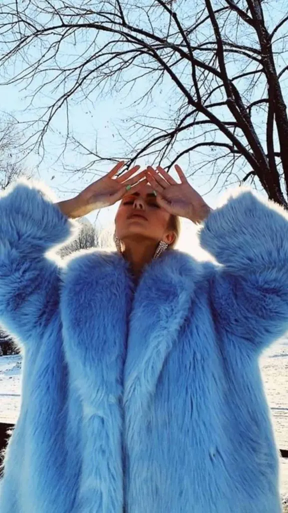 creative winter photoshoot ideas